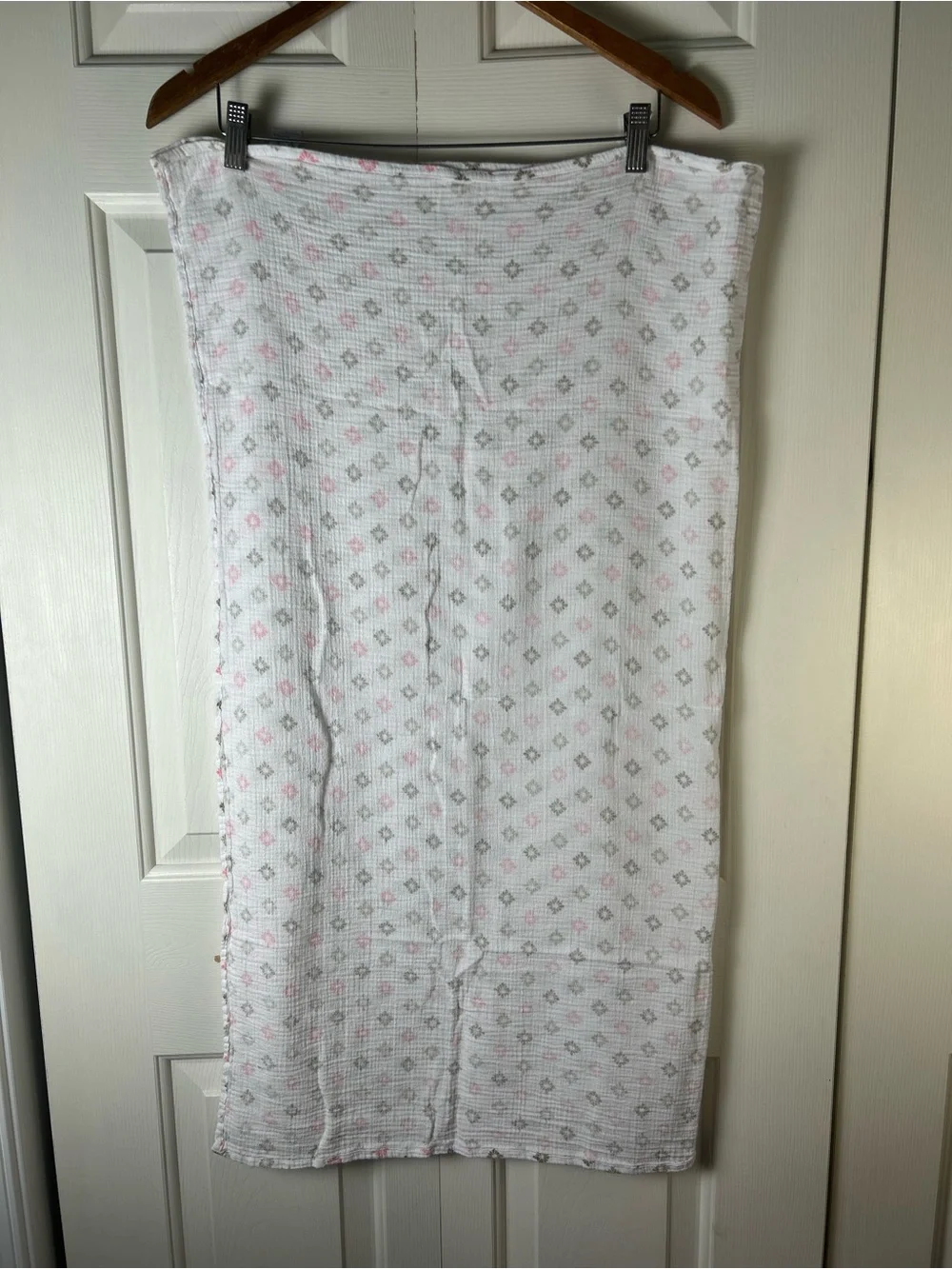 SwaddleMe Summer Infant Baby Blanket Muslin White Tan Pink Medallion Print 2015